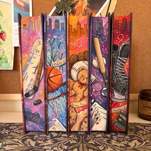 Specialsprayade kanter för Windy City Books | Handmålade bokkanter | Ukrainsk inbunden och engelsk pocketbok