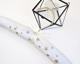 Cintre pour robe de mariée étoile céleste : cintre rembourré ivoire avec étoiles dorées, prêt à être expédié