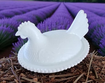 Milk Glass Hen on a nest. Great condition.