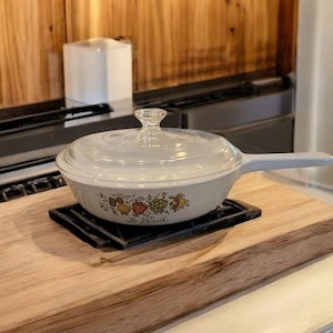 Vintage Corning Ware Spice of Life &quot;Le Persil&quot; P-83-B Saucepan/Skillet, 6 1/2 inches in diameter.