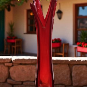 L.E. Smith Mid-Century Amberina 4 Point Vase. Stands 20.5 inches Tall