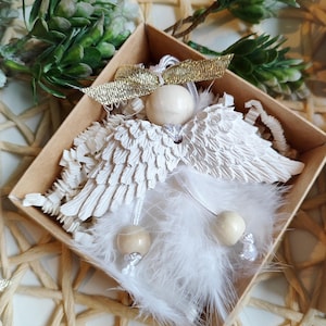 Ornement d'ange avec des ailes, décoration d'arbre de Noël faite main, cadeau d'ange blanc, décoration de vacances suspendue.