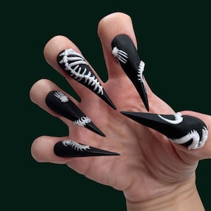 Skeleton Claw Nails – Black Gothic Press On Nails with 3D Bone Design, Long Stiletto Fake Nails for Halloween, Cosplay & Costume Party