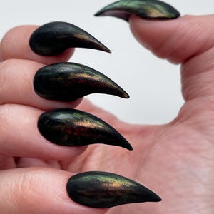Eagle Claw Nails – Black Iridescent Press On Nails, Gothic Witch Dragon Talon Fake Nails for Halloween, Cosplay & Costume Party