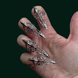 Silver Gothic Nail Claw Rings – Adjustable Skeleton Talon Fingertip Armor for Cosplay, Witchcore & Fantasy Looks