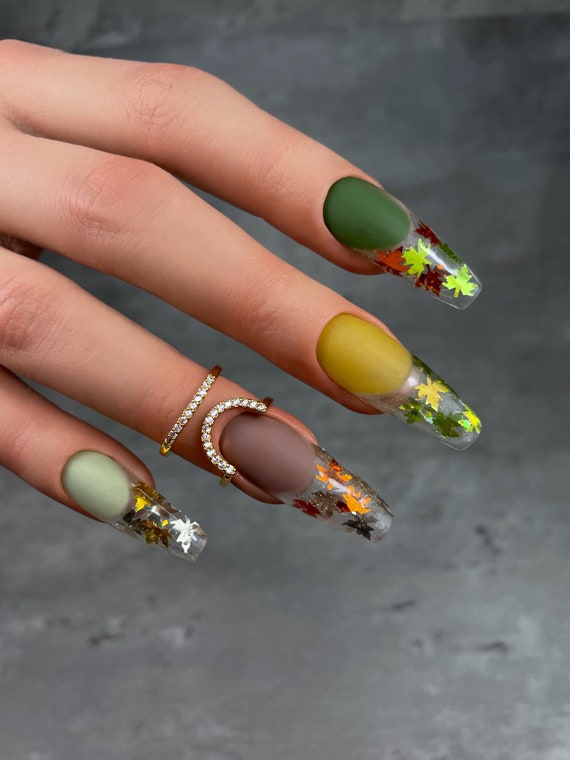 20 Thanksgiving Nail Ideas for a Festive Fall Manicure 4 Golden Autumn Leaves