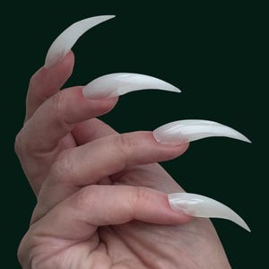 Claw Nails – Milky White Long Curved Press-On Nails for Cosplay, Witchcore & Fantasy Looks, Reusable Nails
