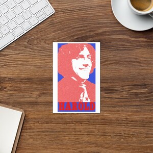 Tarjeta de felicitación de Harold Ramis: homenaje a la comedia clásica. Tarjeta en blanco de alta calidad. Perfecta para cumpleaños, días festivos y amantes de la comedia.