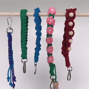 Macrame wristlet - macrame keychain