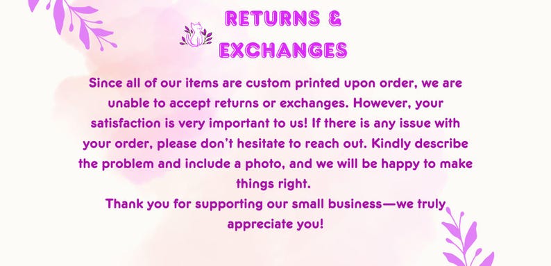 K&ouml;nnte beinhalten: Rosa-wei&szlig;es Grafik mit dem Text "RETURNS & EXCHANGES" in Lila. Der Text darunter erkl&auml;rt, dass alle Artikel nach Bestellung individuell bedruckt werden und daher keine R&uuml;ckgabe oder Umtausch m&ouml;glich ist. Au&szlig;erdem wird betont, dass die Kundenzufriedenheit wichtig ist und Kunden aufgefordert werden, sich zu melden, wenn es Probleme mit ihrer Bestellung gibt.