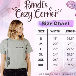 K&ouml;nnte beinhalten: Gr&ouml;&szlig;entabelle f&uuml;r ein T-Shirt mit Ma&szlig;en in Zoll. Die Tabelle zeigt die Breite und L&auml;nge des T-Shirts in den Gr&ouml;&szlig;en S, M, L, XL, 2XL und 3XL.