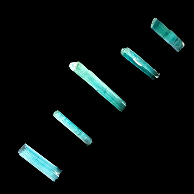Cristal de turmalina azul natural, turmalina en bruto para la fabricación de joyas, cristal para engarzar en alambre para diseños de colgantes imagen 5