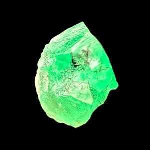 Raw colombian emerald crystal, natural green beryl, etched emerald specimen, uncut emerald, rare raw crystal for collectors and jewellers