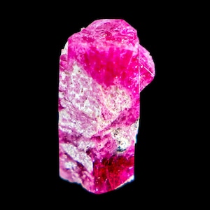 Red beryl crystal from utah, natural terminated prism with vivid raspberry red colour, rare loose ruby violet mineral specimen for collector