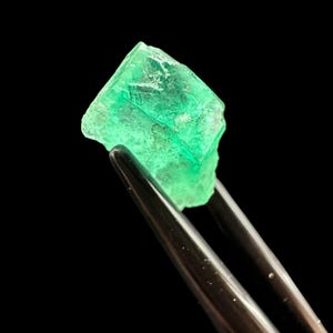 Natural emerald crystal from colombia, raw green emerald specimen, uncut emerald mineral for collectors or crystal display