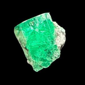 Natural emerald crystal from colombia, raw emerald specimen, bright green emerald mineral, uncut emerald crystal for collectors
