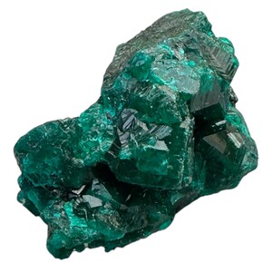Amas de cristaux de dioptase du congo, spécimen minéral vert brut, cristal matriciel naturel, cristal de chakra du cœur curatif, cadeau de collectionneur