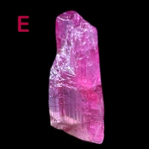 Rosa Turmalin Kristall aus Brasilien, roher rosa Kristall, natürliches Mineral, Sammlervitrinenstück, wählen Sie Ihren Kristall