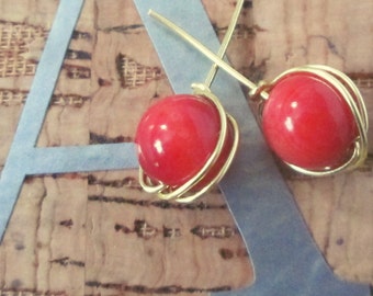 Petites boucles d’oreilles rondes Wirewrapped Stud Red Tagua