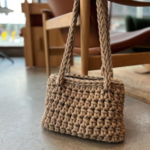 Schultertasche häkeln - Häkelanleitung - Grobstrick - Optional mit Innenfutter - Schritt für Schritt Anleitung mit Fotos