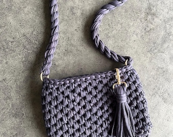 Crochet bag pattern - Shoulderbag - Handbag - Twisted handle - recycled t-shirt yarn
