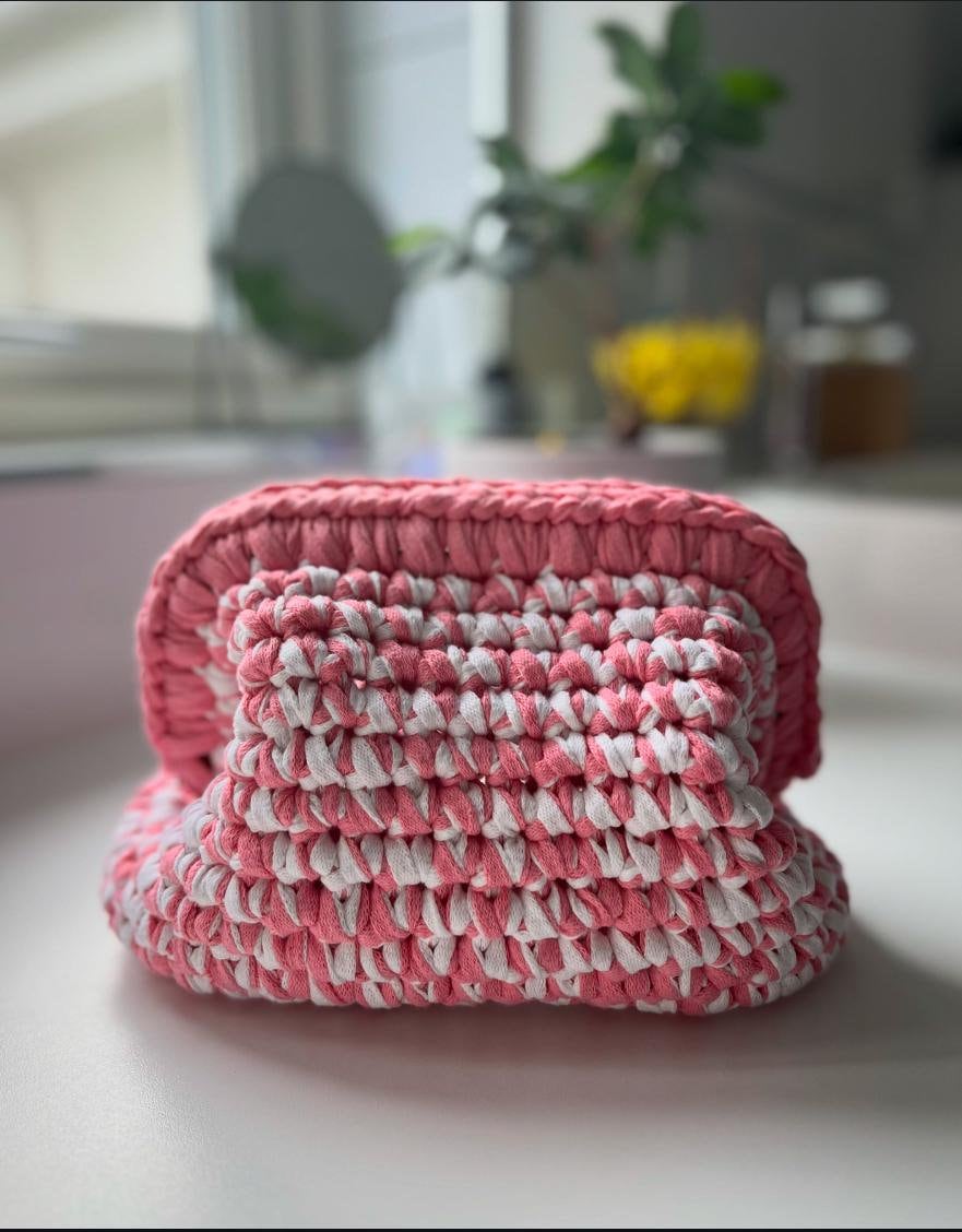 40 Crochet Clutch Bags with Fringe, Wristlets, and Granny Squares 11 Crochet Clutch Bag