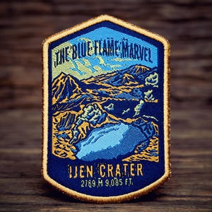 Parche de la montaña Ijen: parche tejido de volcán, cráter Ijen con llama azul, recuerdo termoadhesivo de aventura en la isla de Java, recuerdo de viaje, regalo de aventura