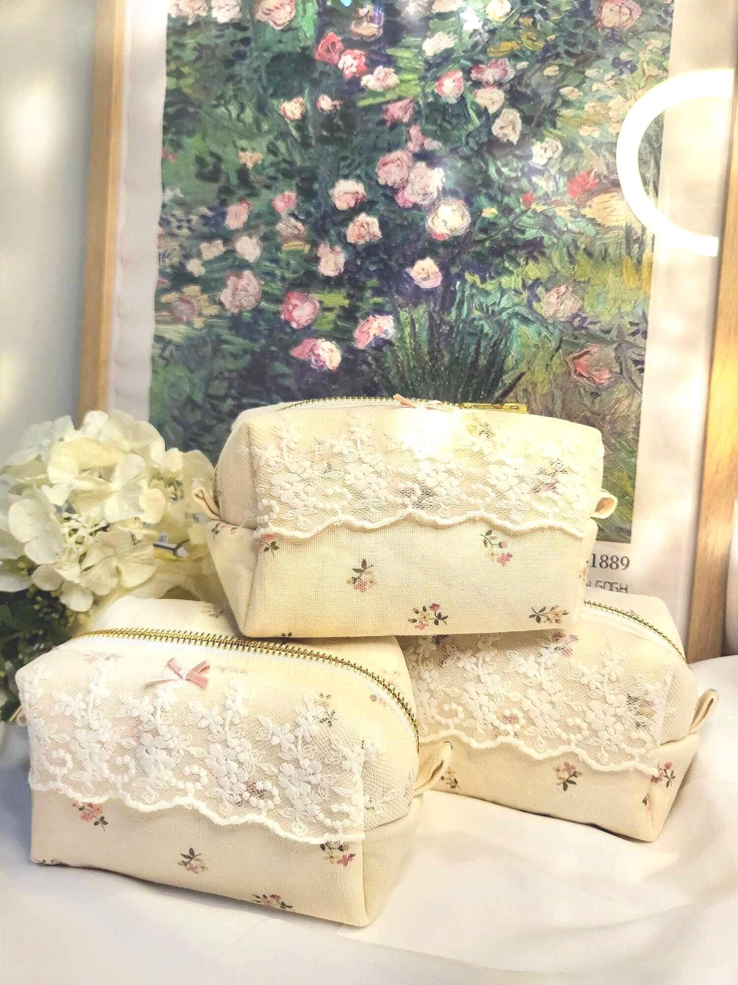 Amelia Make-Up Bag - Linen Handmade Pencilcase Pouch - Aesthetic Vintage Flower Cosmetic Bag - Gift for Her - Bridesmaid - Travel Bag