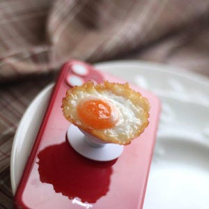 One-month Wait Smartphone Grip: Fairy's Tiny Fried Egg