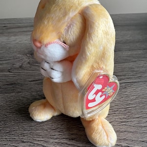 Ty "Grace" el conejito rezando Beanie Baby con etiqueta defectuosa. Artículo raro y descatalogado.