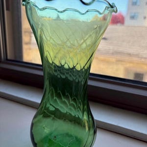 Green Empoli Spiral Lined Scalloped Rim Glass Vase
