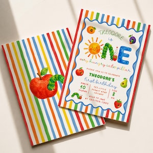 Puede incluir: Dos invitaciones de cumpleaños rectangulares con un borde de rayas verticales de colores. Una tarjeta muestra una manzana roja con una oruga verde. La otra tarjeta presenta un sol, una oruga y texto que incluye Theodore is one, first birthday.