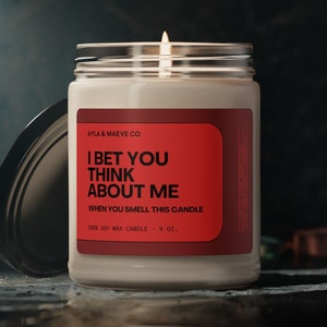 Aposto que você pensa em mim, vermelho, vela de soja perfumada inspirada em Taylor Swift, 9 onças