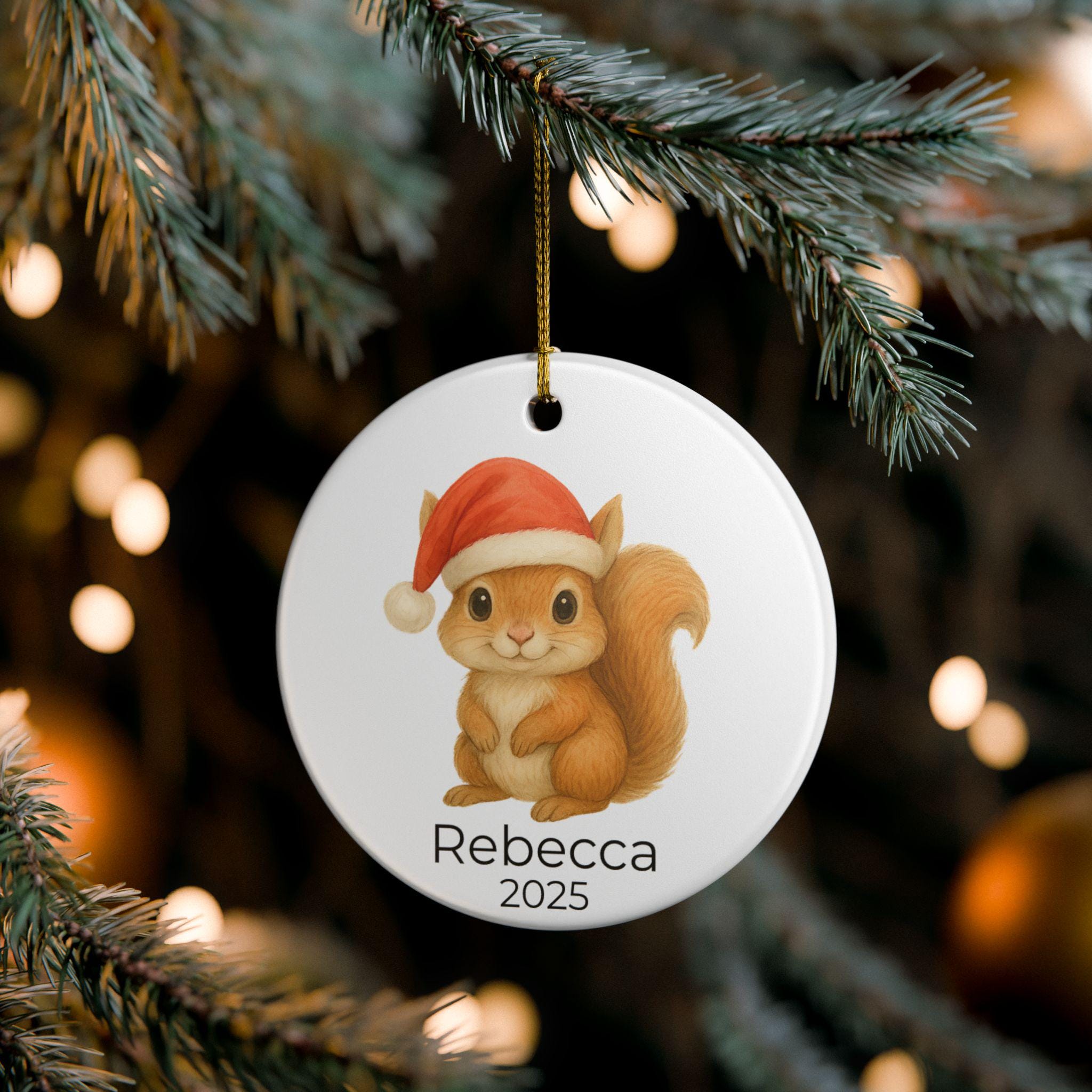 赤ちゃんリスのクリスマスオーナメント - サンタ帽をかぶったかわいい 