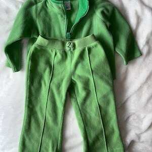 Old Navy Fleece Set – 2-Piece Green Pullover & Pants – Toddler 18-24 Months – Cozy Unisex Outfit