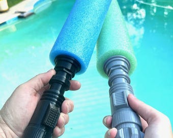 Empuñaduras de flotadores de piscina con forma de sable de luz de Star Wars: Diversión veraniega - Juego de 2