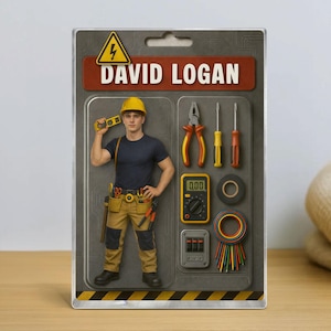 Könnte beinhalten: Rustikales Holzschild mit dem Text "Welcome to our home" in weißer Schrift. Das Schild hat eine Used-Optik und ein schlichtes, einladendes Design, perfekt für eine Veranda oder einen Eingangsbereich.