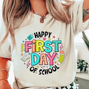 Glücklicher erster Schultag Shirt, Lehrer Geschenk, Geschenk für Lehrer, Grundschullehrer Shirt, Erster Schultag T-Shirt