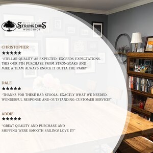 Puede incluir: Una mesa de comedor de madera r&uacute;stica con dos sillas. La mesa tiene un acabado de madera natural y est&aacute; rodeada por una pared blanca. El texto "STRONG OAKS WOODSHOP" es visible en la esquina superior izquierda de la imagen. Se muestran comentarios de clientes debajo del texto, incluidas calificaciones de cinco estrellas y comentarios positivos.