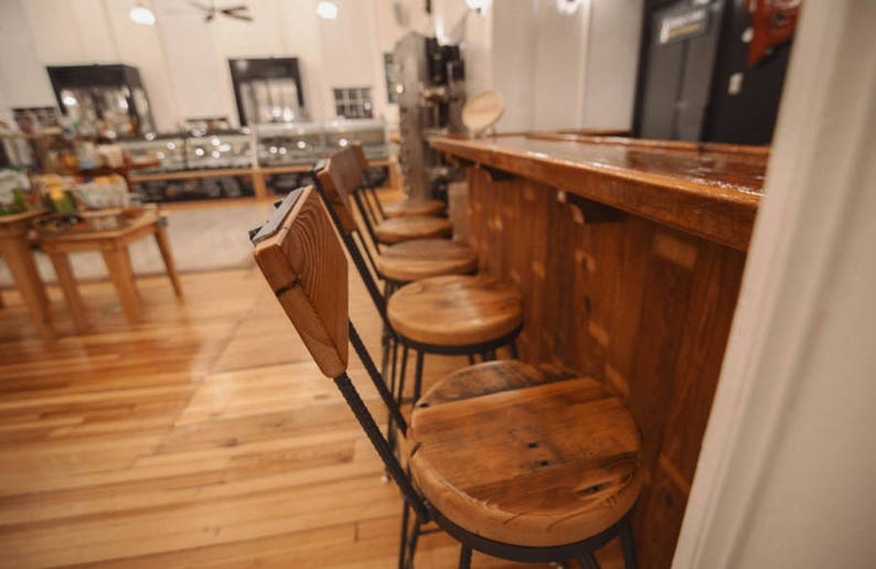 Swivel Bar Stools with Backs - Counter Height Stools with Backrest - Rebar Metal Frame and Reclaimed Solid Wood Seat for Commercial Seating bild 6