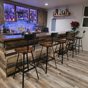 Swiveling Scooped Seat Brew Haus Bar Stools - Reclaimed Wood Industrial Counter Stools with Metal Base afbeelding 9
