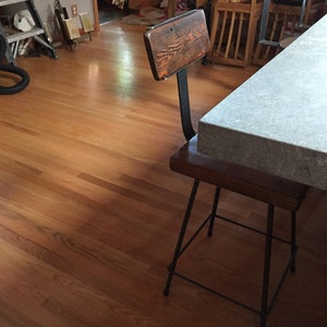 Industrial Restaurant Counter Stool with Back ~ Reclaimed Oak Wood Bar Chair ~ Factory Style Seating for Cafes, Bars & Commercial Spaces bild 4