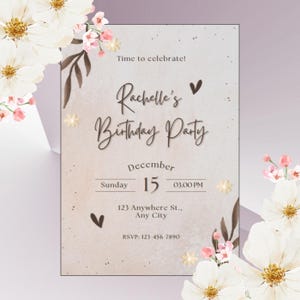 Op de afbeelding: Een beige uitnodiging met een bloemenontwerp en de tekst "Time to celebrate! Rachelle's Birthday Party" met de datum en tijd van het feest. De uitnodiging bevat ook het adres en de RSVP-informatie.