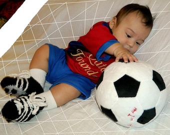 Crocheted soccer cleats for babies in four sizes