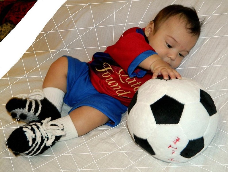 Crocheted soccer cleats for babies in four sizes image 1