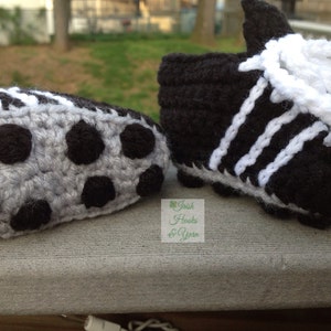 Crocheted soccer cleats for babies in four sizes image 2