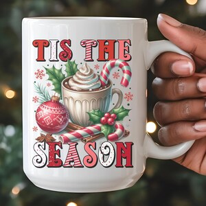Tis The Season Mug with Hot Cocoa, Candy Cane & Ornaments – Christmas Coffee Mug Holiday Cup for Cocoa Lovers and Cozy Winter Gifts
