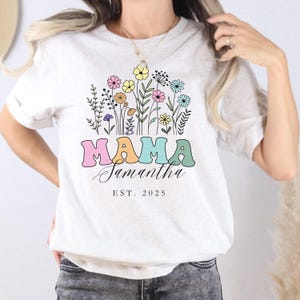 Personalized Mama Shirt, Custom Mom T-Shirt with Name & Est. Year, Floral Mother&#39;s Day Gift, New Mom Gift, Custom Mom Tee, Retro Floral