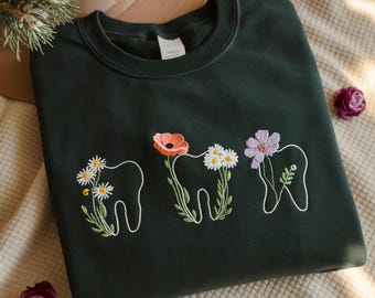 Camisa con bordado floral para dientes: regalo para dentistas, higienistas y asistentes.