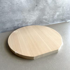 Hinoki Circular Cutting Board - Free-Standing Design with Natural Cypress Warmth | φ35cm / 13.7&quot;
